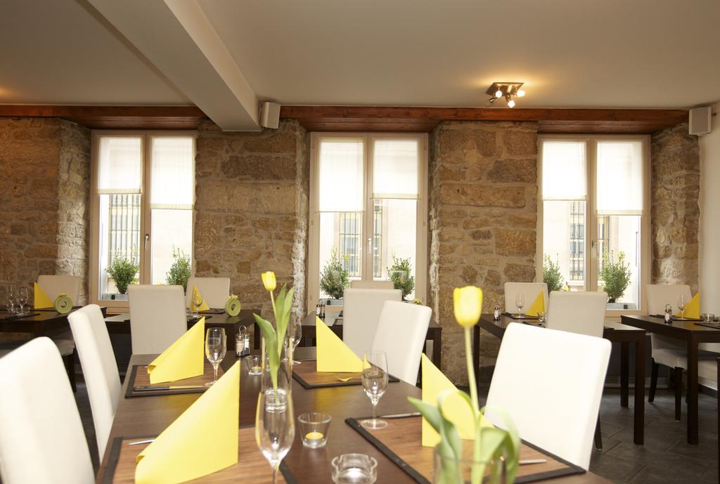 Hotel-Restaurant Le Lion D'Or Porrentruy Exterior photo